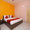 Отель OYO 18896 Shibani & Suhani, фото 3