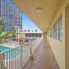 Отель Lovely Studio/bath, Hallandale Beach, Walk to the Beach! Pool & Free Parking!, фото 6