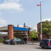 Отель Knights Inn Toronto East, фото 1