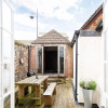 Отель Charming 3bd Townhouse Right in the City Centre, фото 22