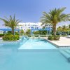 Отель Hilton Salwa Beach Resort & Villas в Абу Самра