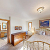 Отель 4BR South Lake Tahoe Multi Level House by RedAwning, фото 4