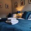 Отель Cosy 3 bedroom flat in City Centre - can sleep up to 6, фото 3