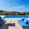 Отель Amazing Home in Cres With Wifi, Heated Swimming Pool and 6 Bedrooms, фото 32
