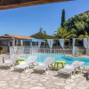 Отель Maison d'une chambre avec vue sur la mer piscine partagee et jardin clos a Cogolin a 4 km de la plag, фото 9
