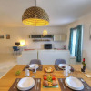 Отель Modern and spacious 2 bedroom apartment with communal outdoor pool GZ-SMEL1-1, фото 11