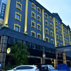 Отель Luxury Hotel, фото 1