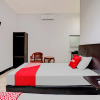 Отель OYO 90370 Habibie Homestay Syariah, фото 3