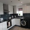 Отель Stylish & Cosy 2 bed Flat With Parking & Bfast, фото 4