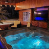 Отель Palm's Luxury Suite With Private Jacuzzi, фото 12