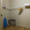 Отель 1 & 2 BR Apts w/ Gym, WiFi & Laundry by Frontdesk, фото 8