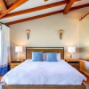 Отель Exquisitely Adorned Luxury Unit Right on Flamingo Beach Sleeps 6, фото 3