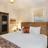 Отель Laughing Llama - Luxury Home Two Blocks From The Plaza, фото 15