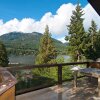 Отель Lakefront Chalet with private dock, фото 10