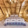 Отель The Wildlife Lodge - Great Location! Close To Tanger Outlets! 5 Bedroom Cabin by RedAwning, фото 7