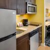 Отель TownePlace Suites by Marriott Fayetteville North, фото 9