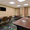 Отель Candlewood Suites St. Clairsville, an IHG Hotel, фото 19