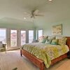Отель Galveston Family Getaway, 1 Block to Beach!, фото 5