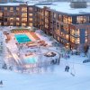 Отель New Listing! Designer Ski-in/ski-out W/ Pool & Gym 3 Bedroom Condo, фото 16