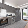 Отель Modern & Spacious 2 Bed Apartment at Clapham Junction, фото 15