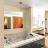 Отель Econo Lodge Inn & Suites, фото 15
