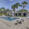 Отель Majestic Mid-century Modern Pool Home, фото 9