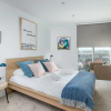 Отель Bright 1 Bedroom Flat With Amazing Rooftop!, фото 5