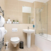 Отель Skyvillion 2bed Enfield Flat W Balcony - Parking, фото 10