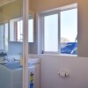 Отель Sun-Drenched 1 Bed Studio Apt Newtown Parking, фото 22