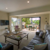 Отель Bright 2 Bedroom Home in East Auckland, Auckland, фото 2