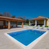 Отель Villa for 6 persons with private pool, parking and garden in Rovinj, фото 13