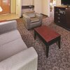 Отель La Quinta Inn & Suites by Wyndham DFW Airport West - Bedford, фото 6
