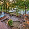 Отель Luxe Hot Springs Lakehouse: Dock, Hot Tub & Kayaks, фото 20
