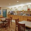 Отель Country Inn & Suites by Radisson, Milwaukee Airport, WI, фото 3