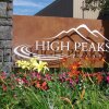 Отель High Peaks Resort, фото 1