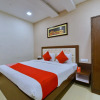 Отель Crown Club by OYO Rooms, фото 7