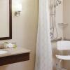 Отель DoubleTree by Hilton Chicago - North Shore Conference Center, фото 42