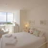 Отель Magnificent 1 Bedroom Apartment With Views Over The Ocean, фото 12