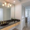 Отель Spacious One Bedroom Centrally Located, фото 33