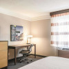 Отель La Quinta Inn & Suites by Wyndham New Orleans Downtown, фото 7