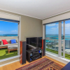Отель Modern Apartment Short Walk to SkyTower, фото 7