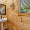 Отель Grizzlies Den 4 Bedroom Cabin by RedAwning, фото 13
