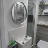 Отель Immaculate 3-bed House in Hull, фото 13