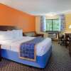 Отель Days Inn & Suites by Wyndham Stevens Point, фото 25