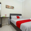 Отель Reddoorz near Terminal Joyoboyo, фото 5