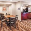 Отель Cobblestone Inn & Suites - Durand, фото 3