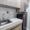Отель Comfort 1Br At Amartha View Apartment, фото 10