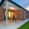 Отель Resortstyle 4BR House With Parking@werribee, фото 17