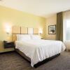 Отель Candlewood Suites Lenexa - Overland Park Area, фото 5