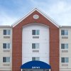 Отель Sonesta Simply Suites Cleveland North Olmsted Airport, фото 4
